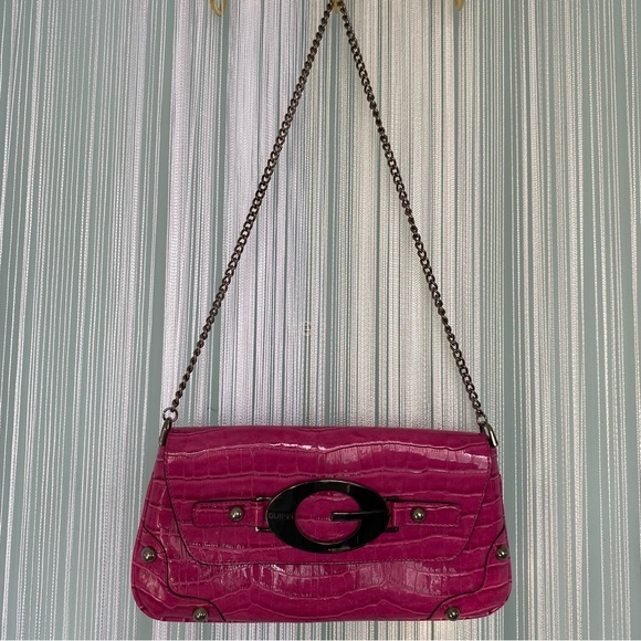 Guess Pink Patent Shoulder Chain Purse - Picture 3 of 17